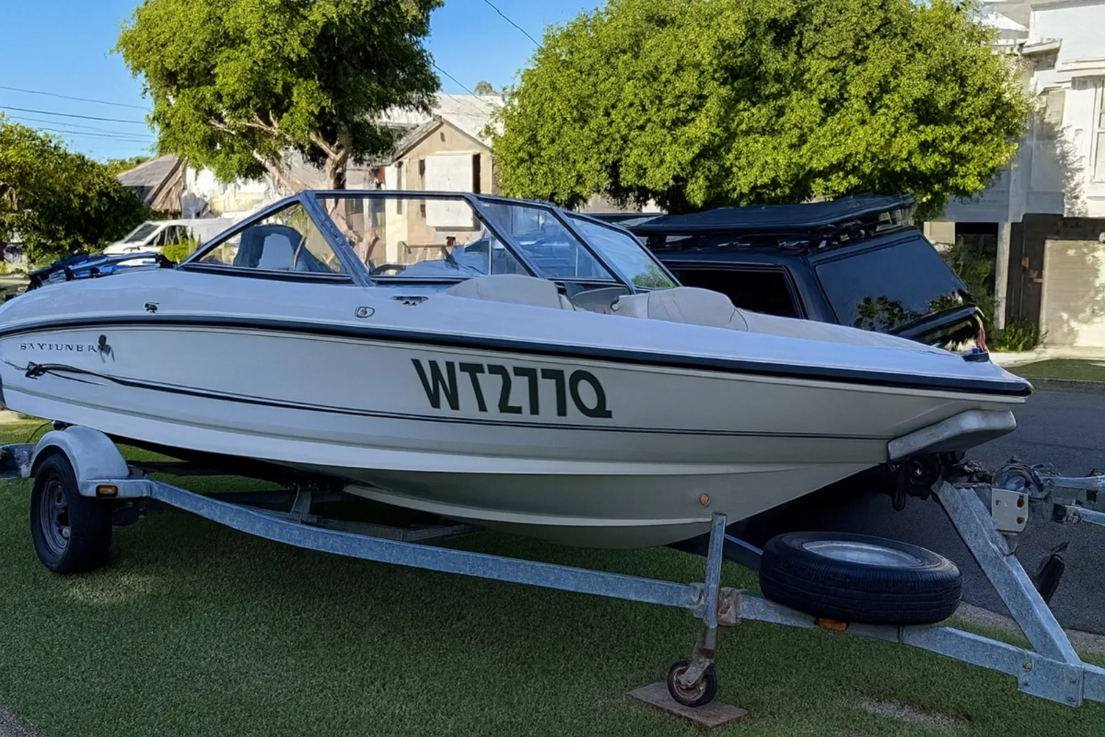 Bayliner Bowrider 175 on the water